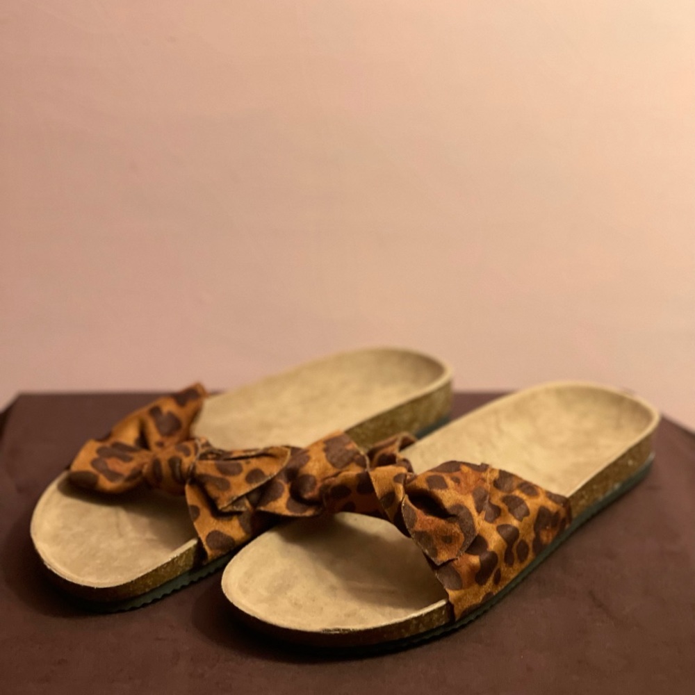 Cheetah bow comfy sandals
